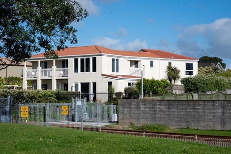 Photo of property in 1 Kawaroa Close, New Plymouth, 4310