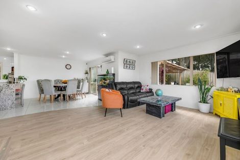 Photo of property in 3 Fairchild Avenue, Goodwood Heights, Auckland, 2105