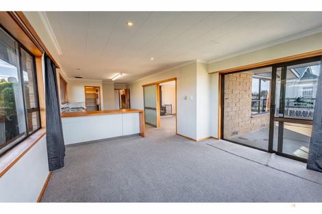 Photo of property in 12 Timaru Road, Waimate, 7924