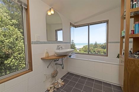 Photo of property in 10 Waitea Road, Muriwai, Waimauku, 0881