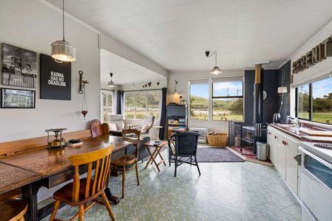 Photo of property in 5 Lakeside Road, Hinahina, Owaka, 9586