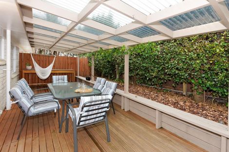 Photo of property in 1/112 Ennis Avenue, Pakuranga Heights, Auckland, 2010