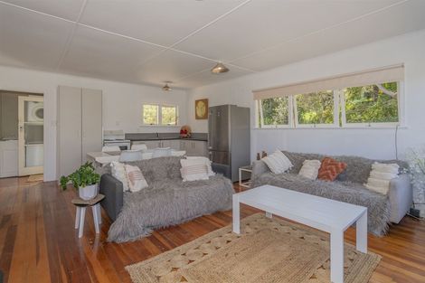 Photo of property in 4 Ocean Beach Road, Tairua, 3508