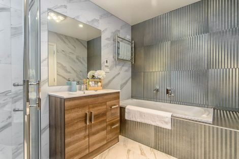 Photo of property in 9 Nerehana Place, Red Beach, 0932