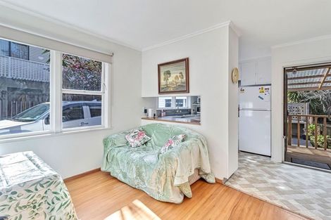 Photo of property in 49 Totaravale Drive, Totara Vale, Auckland, 0629