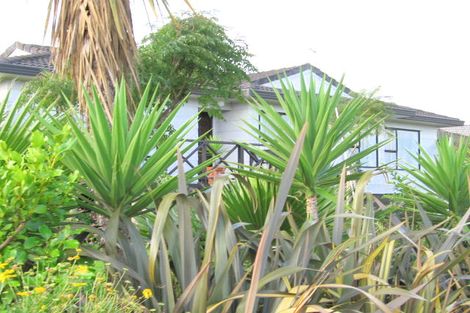 Photo of property in 2/1 Sandgate Avenue, Botany Downs, Auckland, 2010