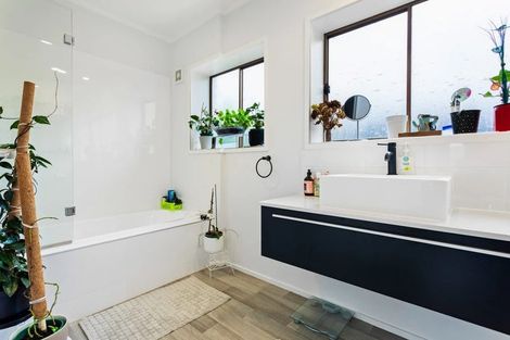 Photo of property in 2/8 Wood Street, Papakura, 2110