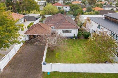 Photo of property in 16 Achilles Crescent, Narrow Neck, Auckland, 0624