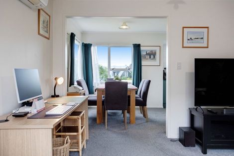 Photo of property in 13 Tetrarch Place, Totara Vale, Auckland, 0629