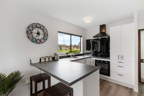 Photo of property in 24a Edgewater Parade, Waiuku, 2123