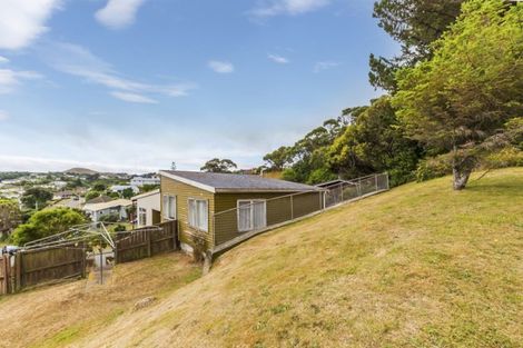 Photo of property in 11 The Spinney, Titahi Bay, Porirua, 5022