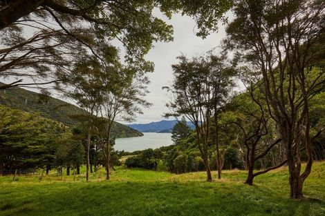 Photo of property in 3582 Kenepuru Road, Black Rock, Picton, 7282