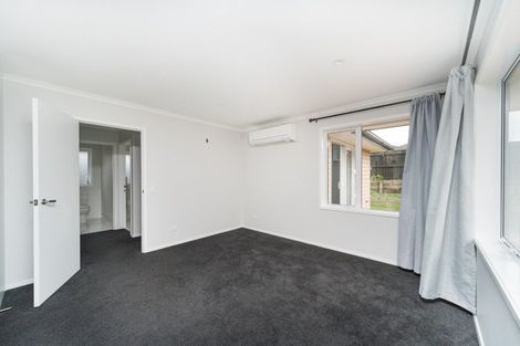 Photo of property in 9 Mediterranean Grove, Fitzherbert, Palmerston North, 4410