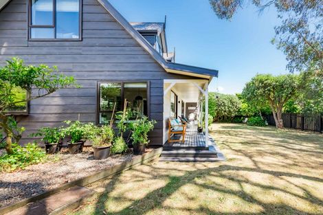 Photo of property in 10 Kanawa Street, Waikanae, 5036