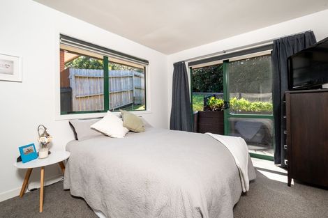 Photo of property in 8a Worthington Place, West Harbour, Auckland, 0618