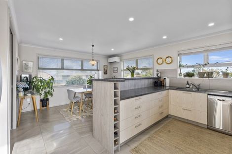 Photo of property in 98 Matai Street, Castlecliff, Whanganui, 4501