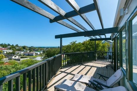 Photo of property in 3 Lindaver Grove, Merrilands, New Plymouth, 4312