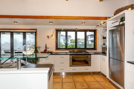 Photo of property in 36 Messenger Terrace, Oakura, 4314