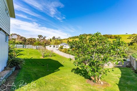 Photo of property in 10 Oxford Street, Whakapirau, Maungaturoto, 0583