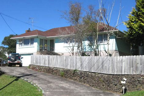 Photo of property in 27 Divich Avenue, Te Atatu South, Auckland, 0610