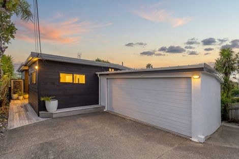 Photo of property in 12 Braemar Road, Rothesay Bay, Auckland, 0630