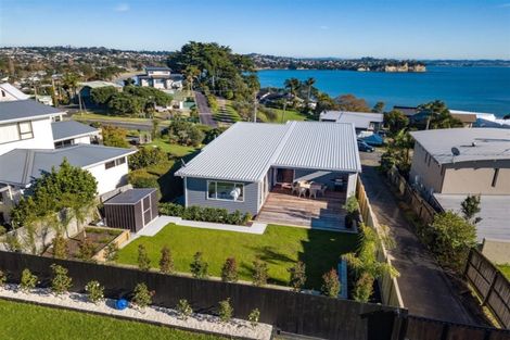 Photo of property in 17 Tindalls Bay Road, Tindalls Beach, Whangaparaoa, 0930