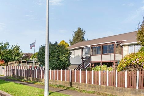 Photo of property in 1 Airedale Place, Waitara, 4320