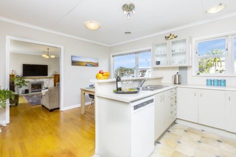 Photo of property in 68 Oakleigh Street, Maungaraki, Lower Hutt, 5010