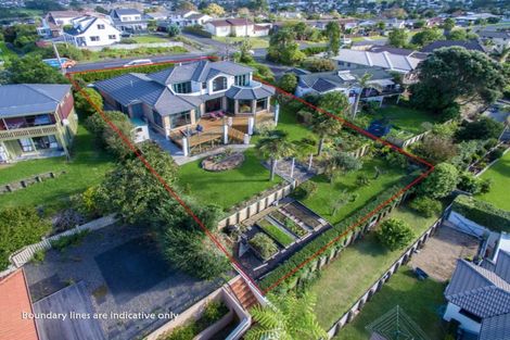 Photo of property in 84 Luckens Road, West Harbour, Auckland, 0618