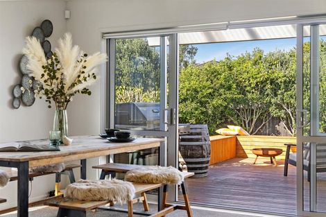 Photo of property in 8 Sir Lincoln Drive, Kumeu, 0810