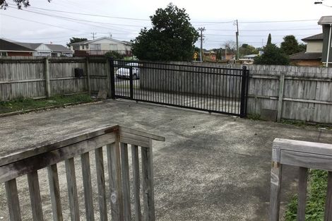 Photo of property in 4 Vanguard Road, Kelston, Auckland, 0602