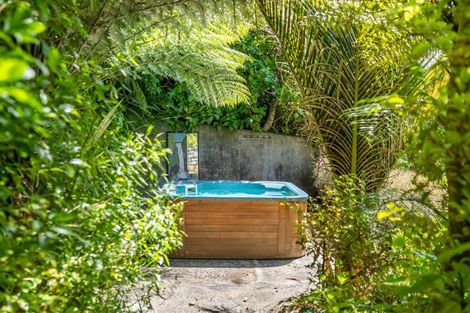 Photo of property in 3 Waitohu Road, York Bay, Lower Hutt, 5013