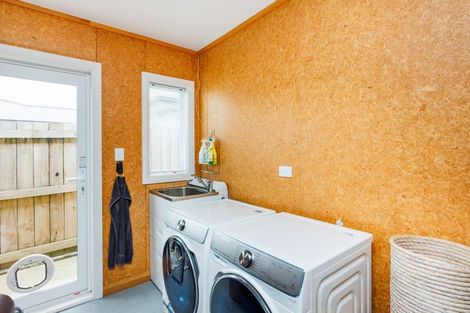 Photo of property in 41 Coutts Way, Fitzherbert, Palmerston North, 4410