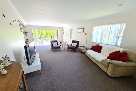 Photo of property in 18 Erlestoke Crescent, Churton Park, Wellington, 6037