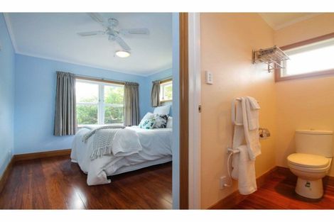 Photo of property in 24 Howard Road, Northcote, Auckland, 0627