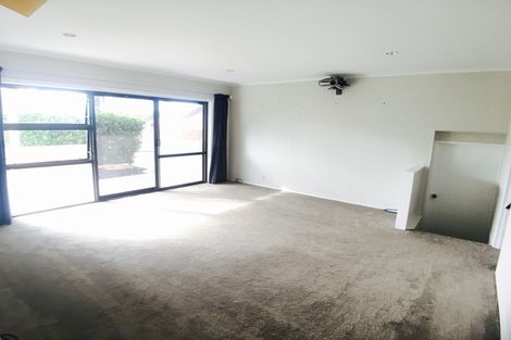 Photo of property in 24 Lexington Drive, Botany Downs, Auckland, 2010