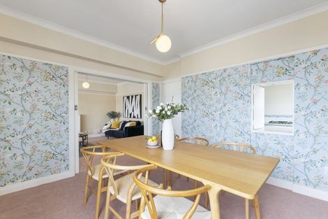 Photo of property in Owd Trafford Flats, 17 Brougham Street, Mount Victoria, Wellington, 6011