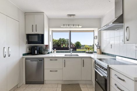 Photo of property in 14 Cyclades Place, Shelly Park, Auckland, 2014