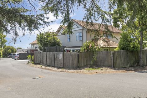 Photo of property in 2/104 Pakuranga Road, Pakuranga, Auckland, 2010
