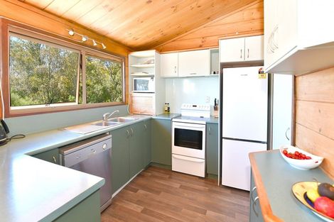 Photo of property in 106 Vipond Road, Stanmore Bay, Whangaparaoa, 0932