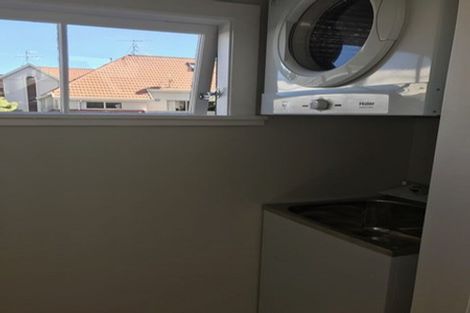 Photo of property in 41 Hawker Street, Mount Victoria, Wellington, 6011