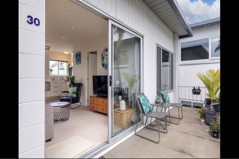 Photo of property in 1/72l Kitchener Road, Milford, Auckland, 0620