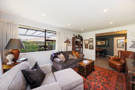 Photo of property in 8 Earl Place, Hokowhitu, Palmerston North, 4410