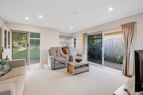 Photo of property in 25 Chesterfield Way, Orewa, 0931