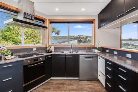 Photo of property in 2 Ash Grove, Ranui, Porirua, 5024