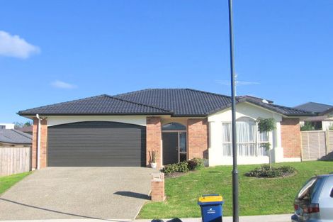 Photo of property in 18 Fairford Avenue, Henderson, Auckland, 0612