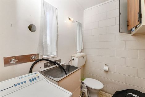 Photo of property in 100 Lake Road, Koutu, Rotorua, 3010