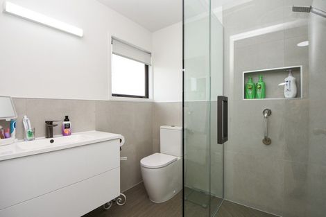 Photo of property in 8 Daffodil Grove, Carterton, 5713