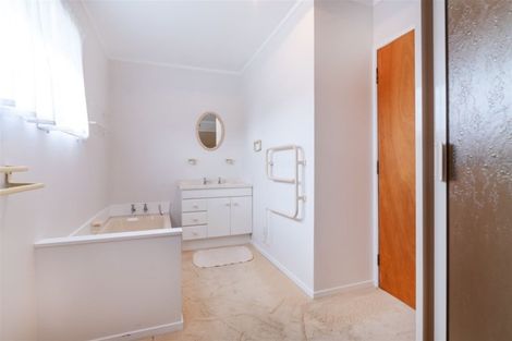 Photo of property in 23 Glen Road, Ranui, Auckland, 0612