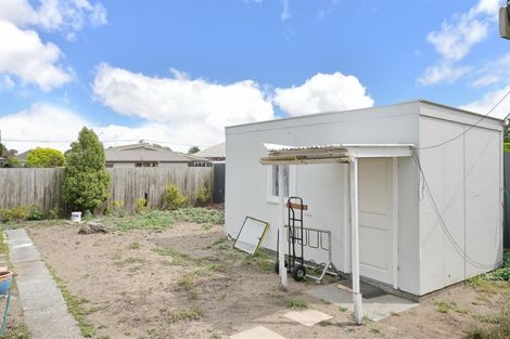 Photo of property in 28 Vivian Street, Burwood, Christchurch, 8083